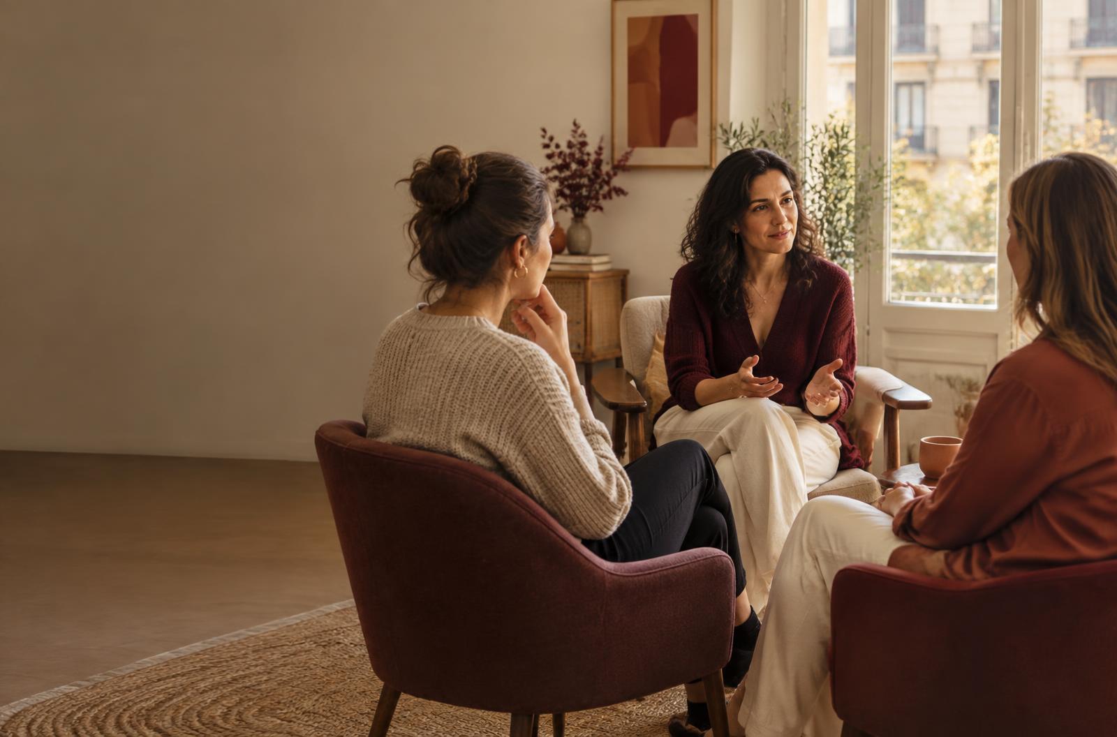 Encuentro de mujeres en un taller de bienestar emocional